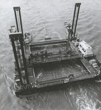 Építési Osztály - F.01 letalpaló lábakkal épített fúróhajó (Árvízvédelmi és Belvízvédelmi Központi Szervezet politikai és gazdasági tevékenysége)